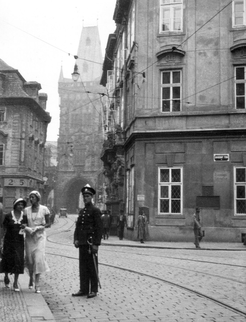 The corner of Celetná and Ovocný trh with the Powder Tower behind, 1932 (Fortepan)
